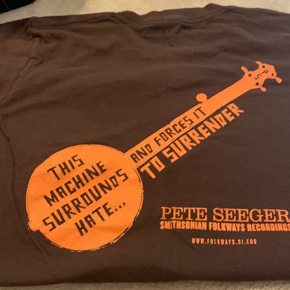 Deep Coco color size small. Woody Guthrie Pete Seeger small tween Folkways.Tee - Picture 2 of 4
